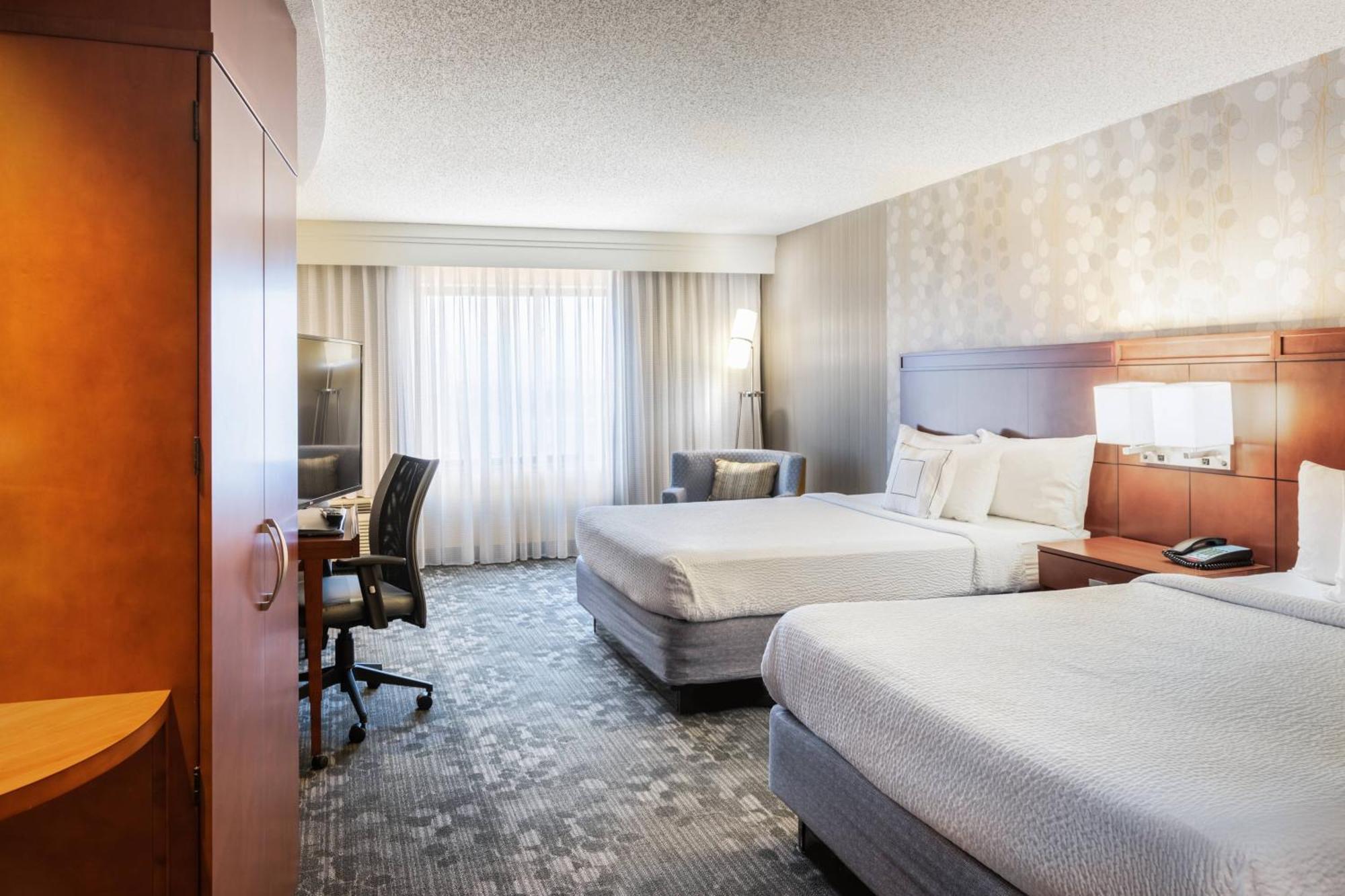 Courtyard By Marriott Denton Hotel Exterior photo