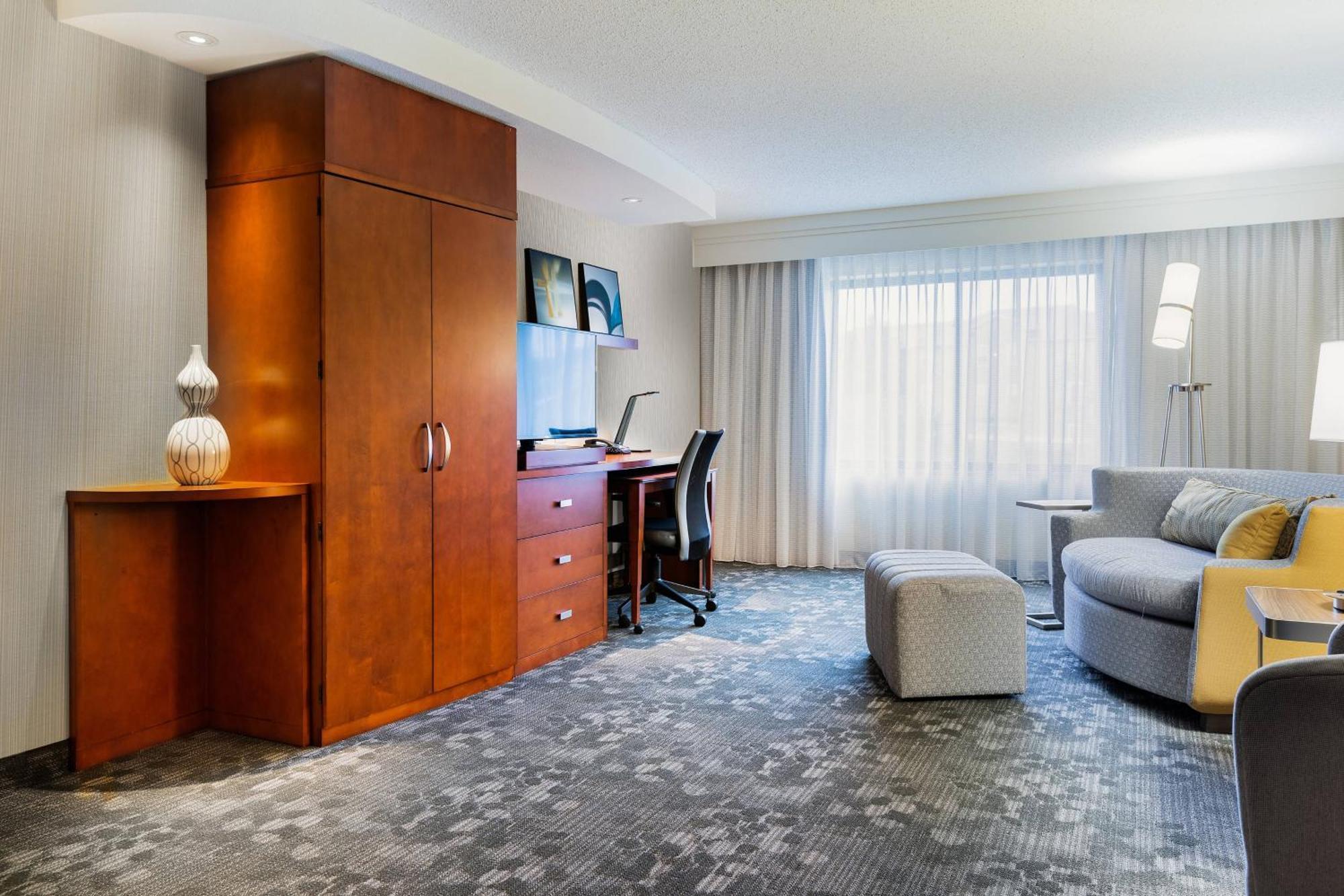 Courtyard By Marriott Denton Hotel Exterior photo