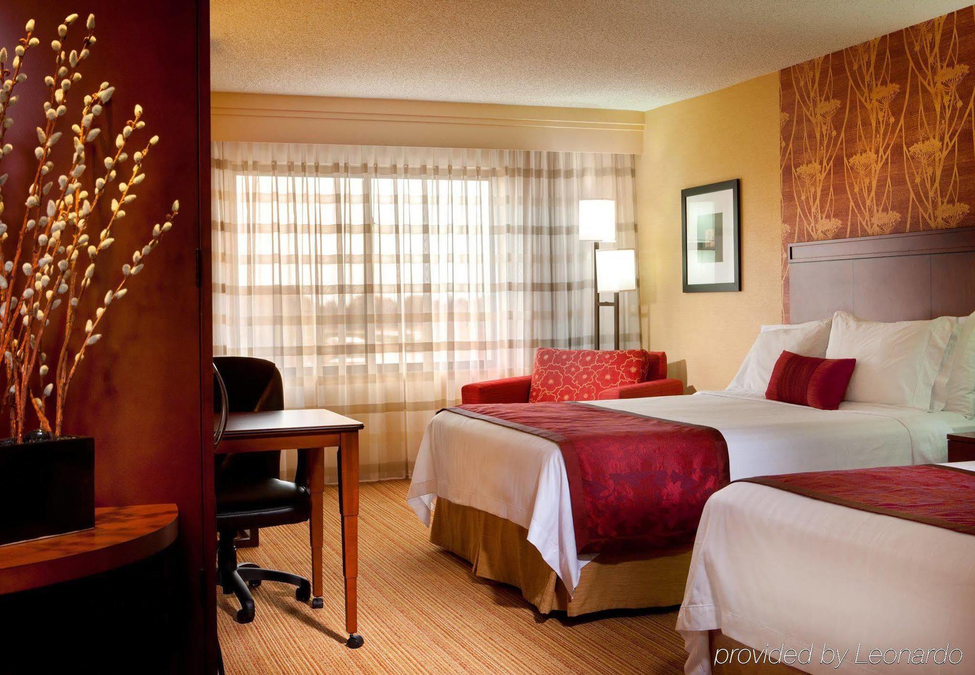 Courtyard By Marriott Denton Hotel Room photo