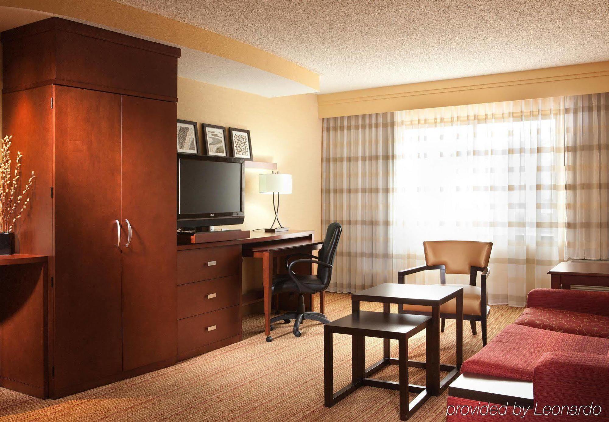 Courtyard By Marriott Denton Hotel Room photo